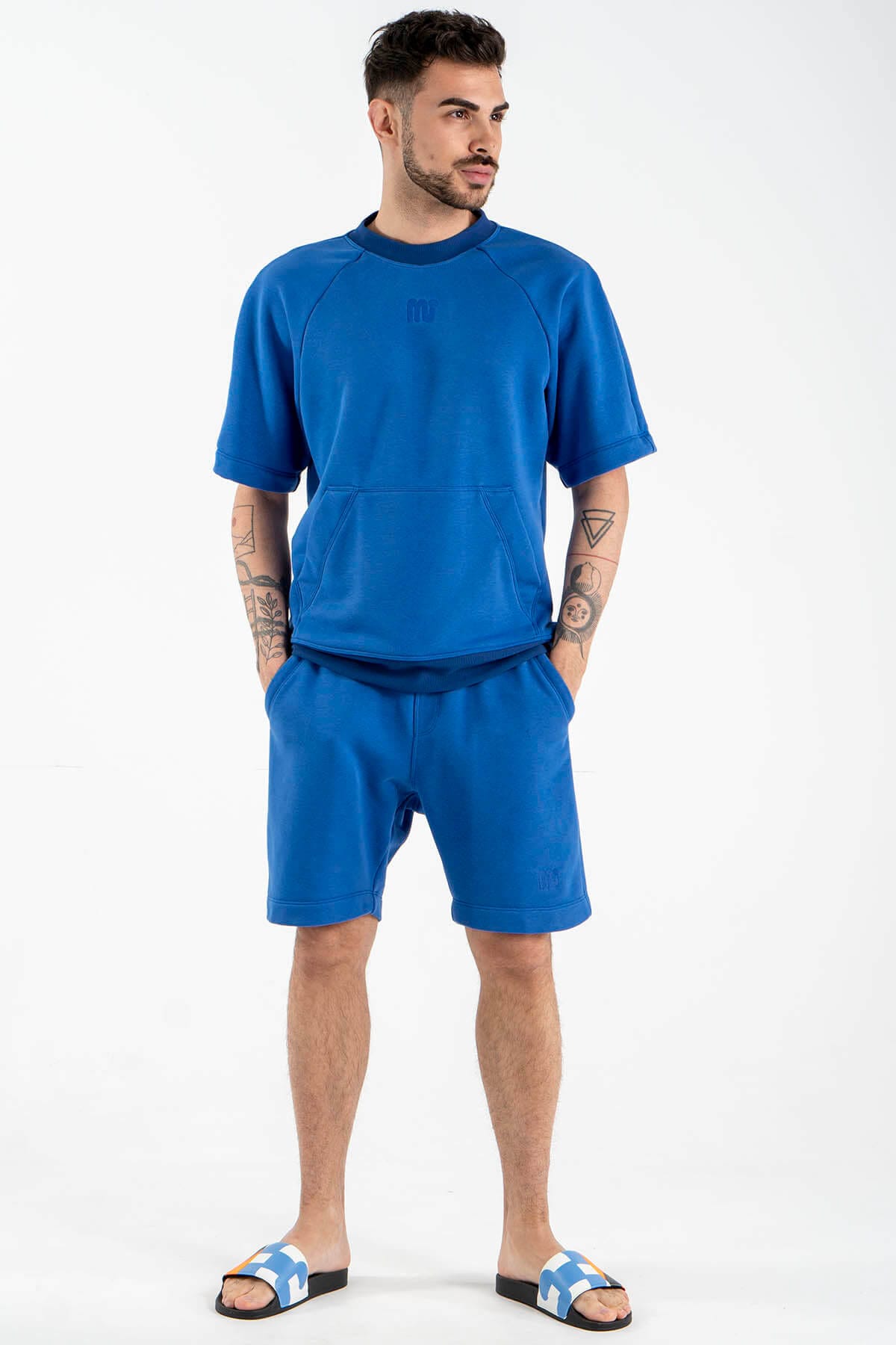 Kangaroo pocket T-shirt in Blue