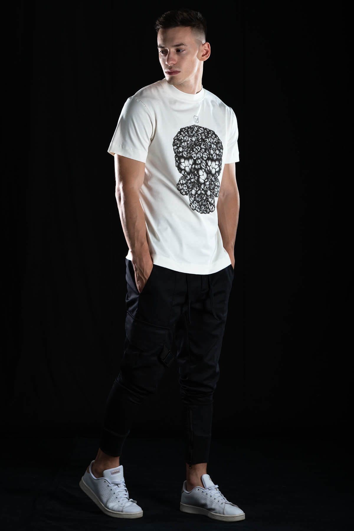 Hand painted T-shirt “Thoughts” White
