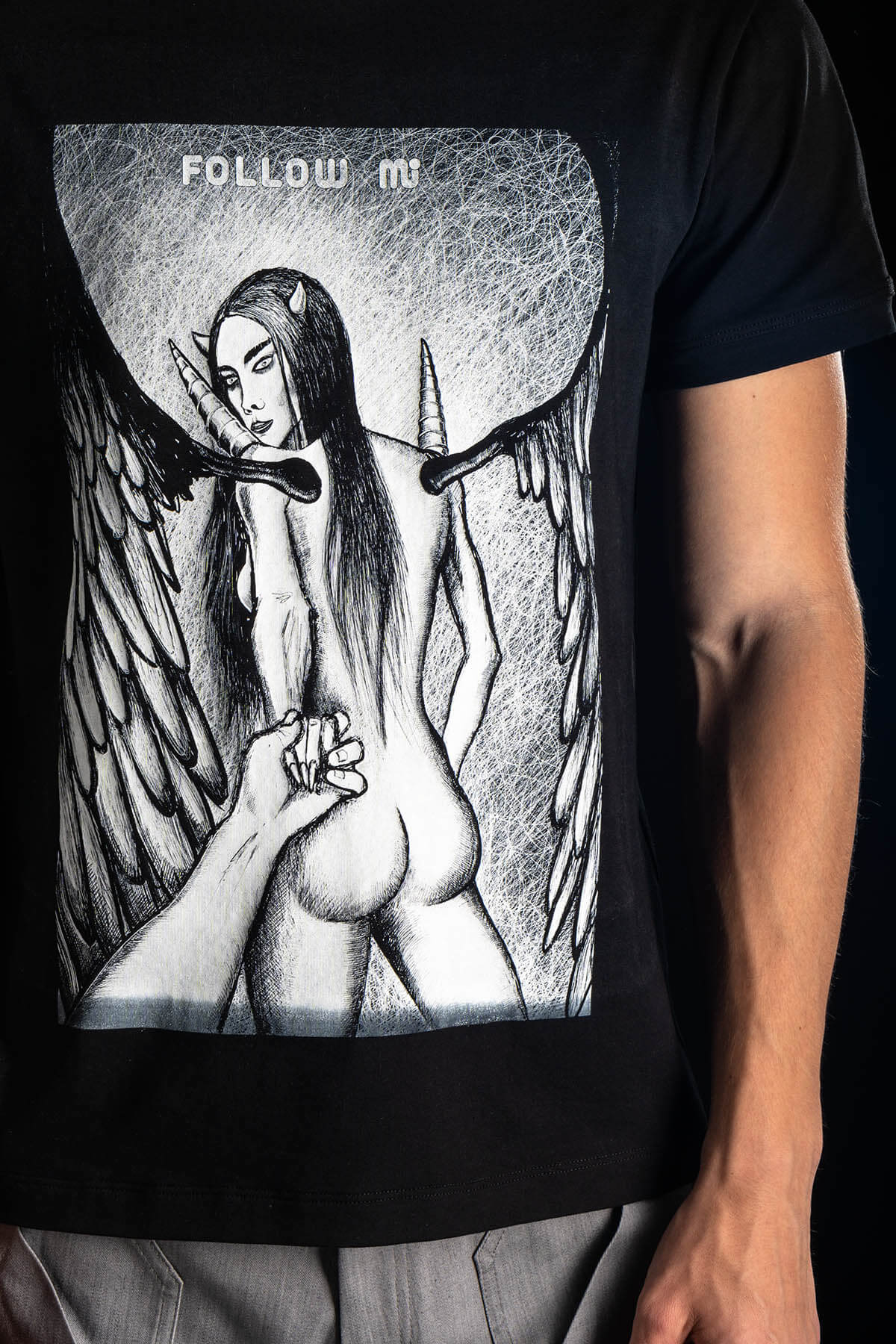 Hand painted T-shirt “Follow Mi” Black