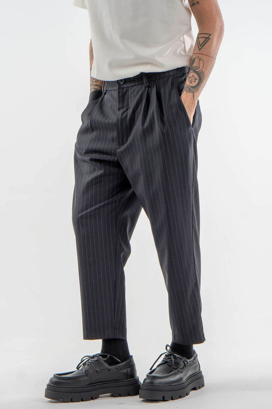 Striped 7/8 length Trousers in Gray