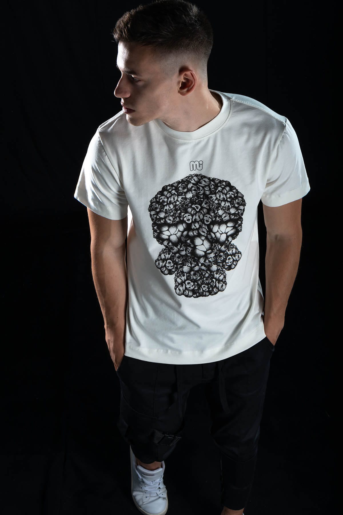 Hand painted T-shirt “Thoughts” White