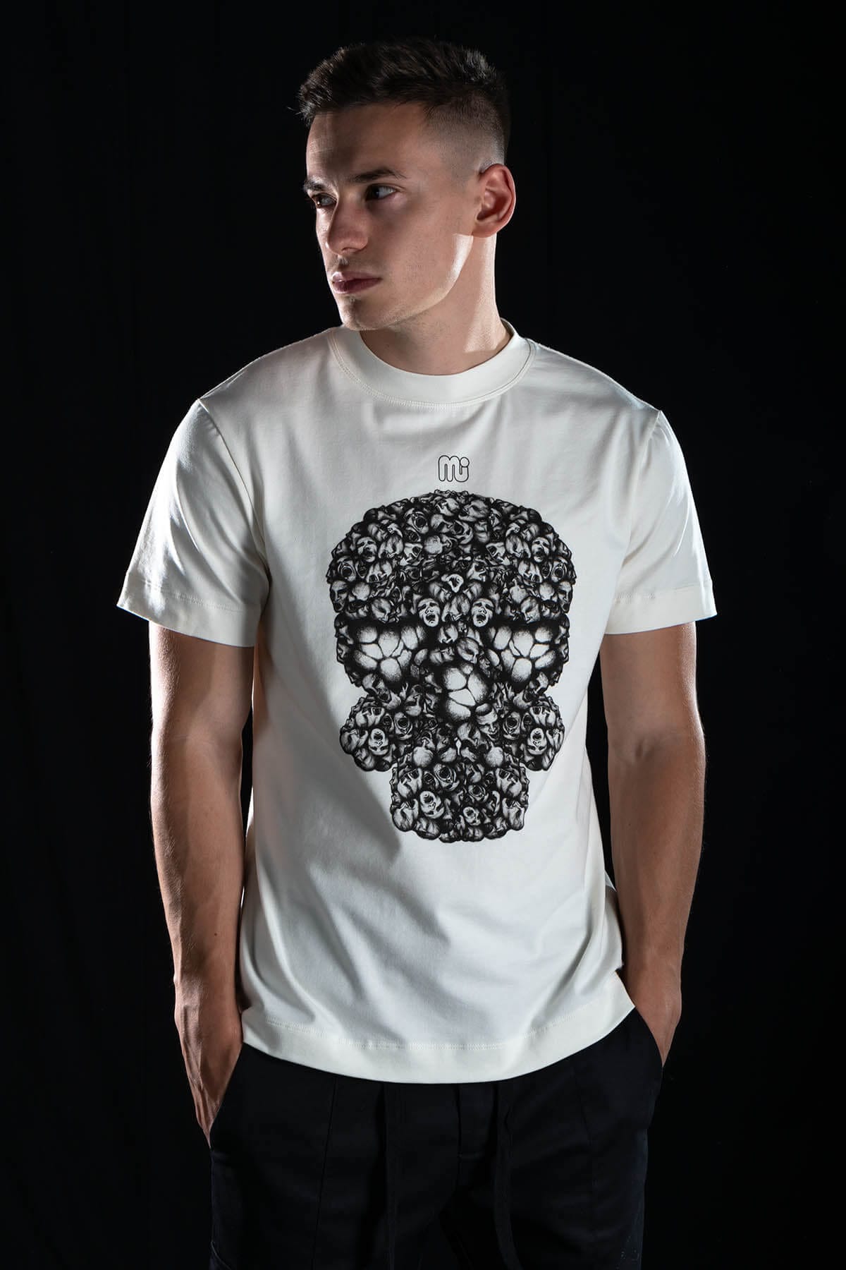 Hand painted T-shirt “Thoughts” White